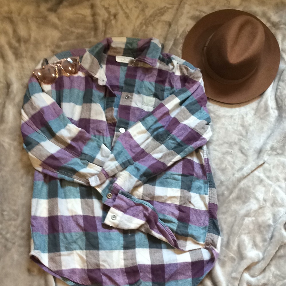 CHRISTOPHER AND BANKS PLAID BUTTON UP